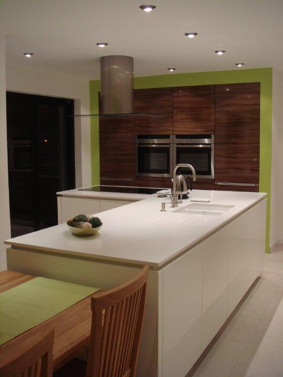 Mr & Mrs Barlow - 2010 - Stunning kitchen in gloss white lacquer