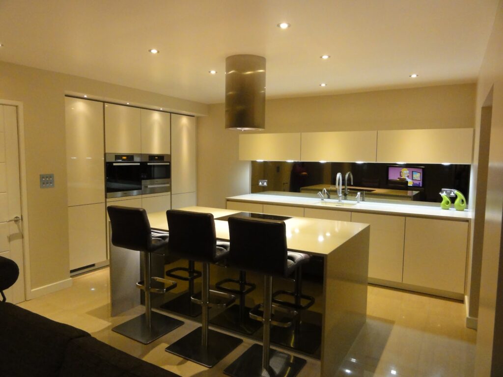 Mr & Mrs Dore - 2011 - Designer kitchen in Magnolia white gloss