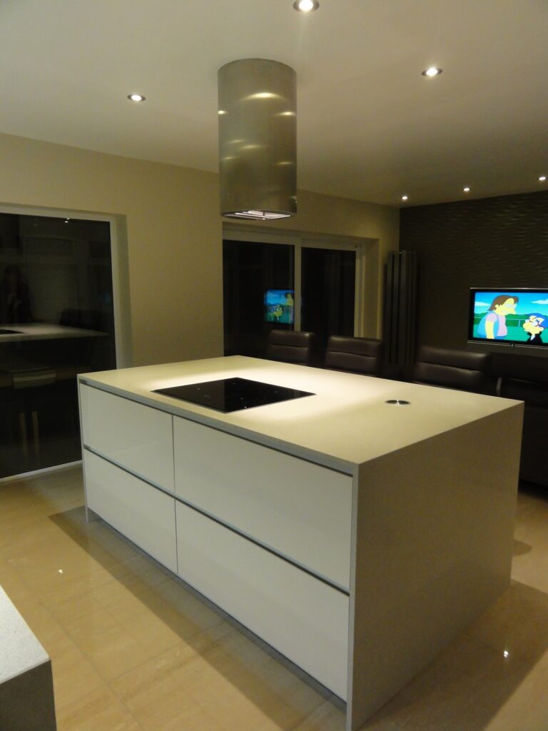 Mr & Mrs Dore - 2011 - Designer kitchen in Magnolia white gloss