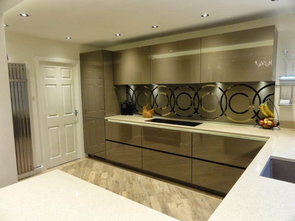 Mr & Mrs Hampson - Beige grey lacquered kitchen