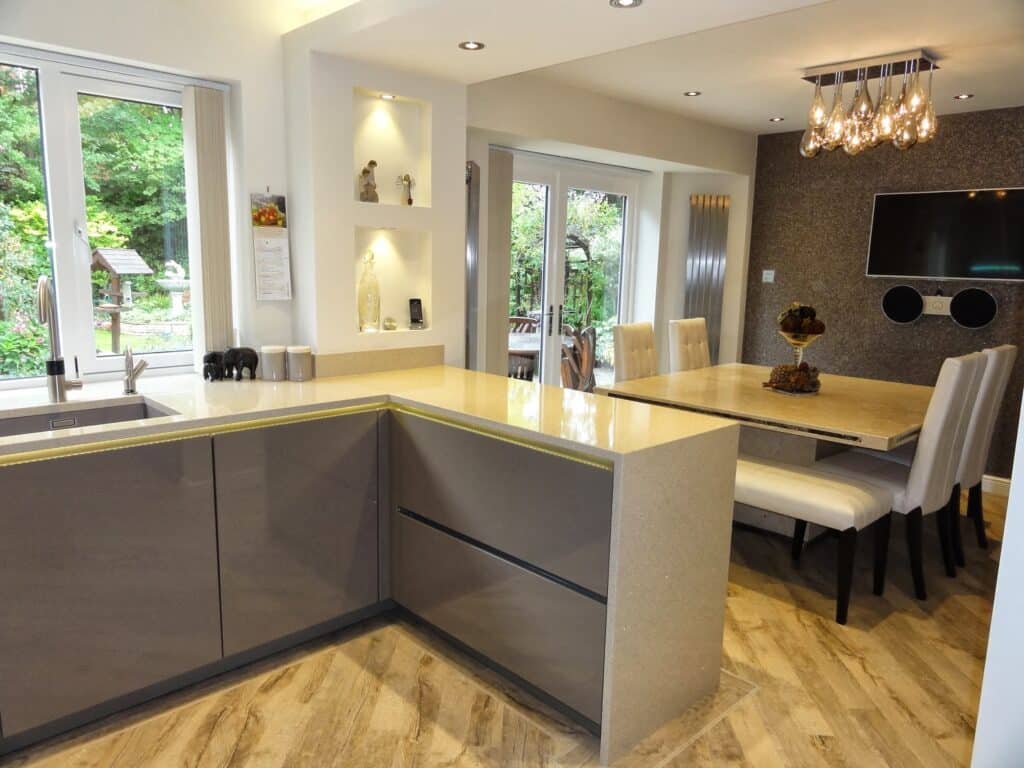 Mr & Mrs Hampson - Beige grey lacquered kitchen