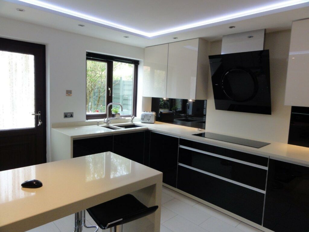 Mr & Mrs Hargreaves - Townson - 2010 - Designer kitchen in black glass
