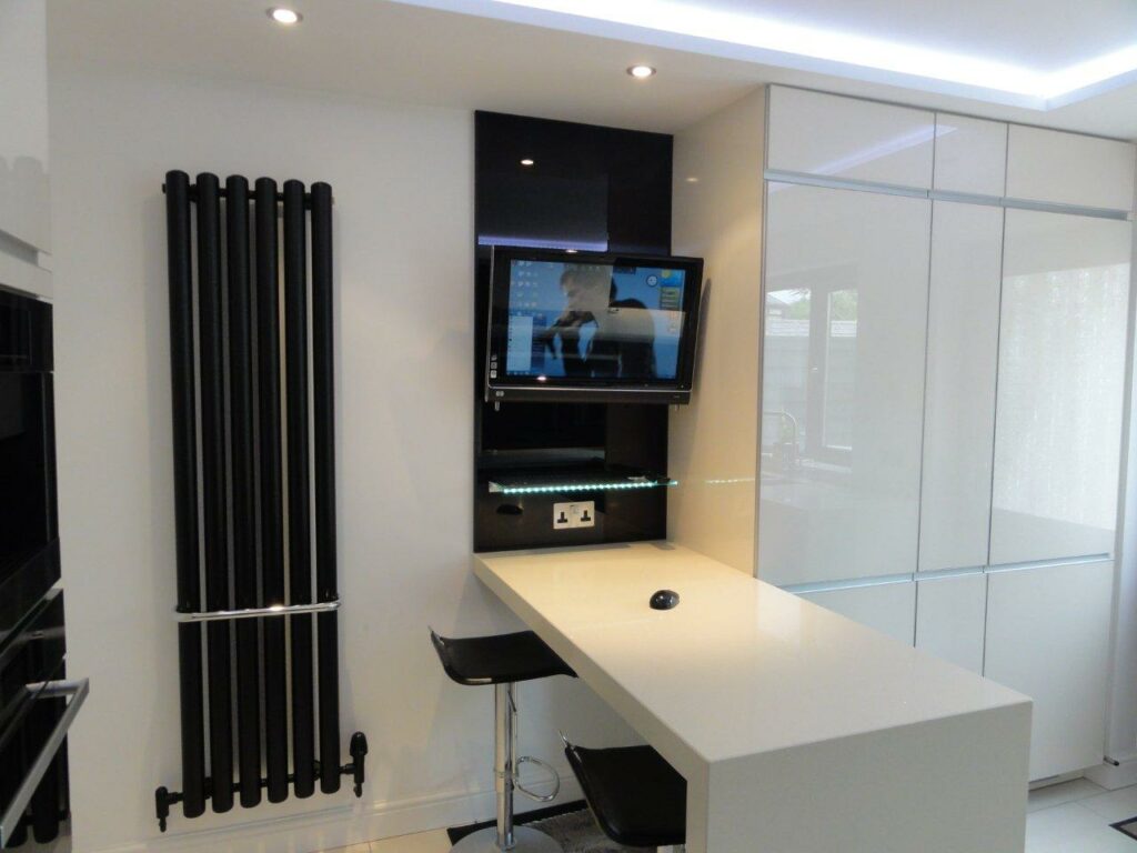 Mr & Mrs Hargreaves - Townson - 2010 - Designer kitchen in black glass