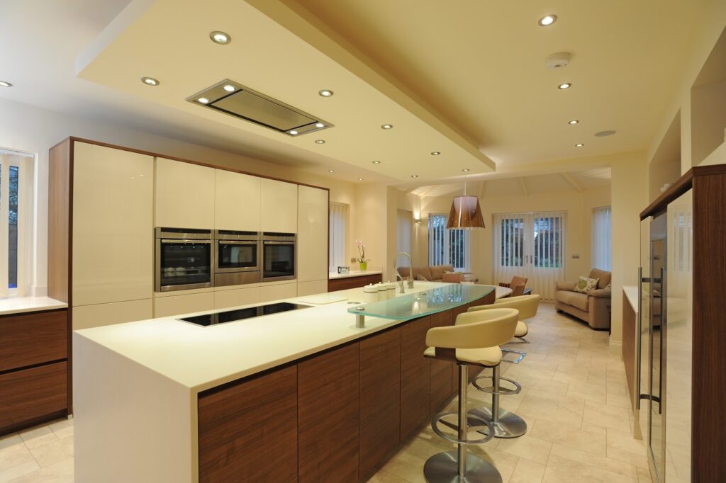 Mr & Mrs Stock - Walnut and lacquer Kitchen