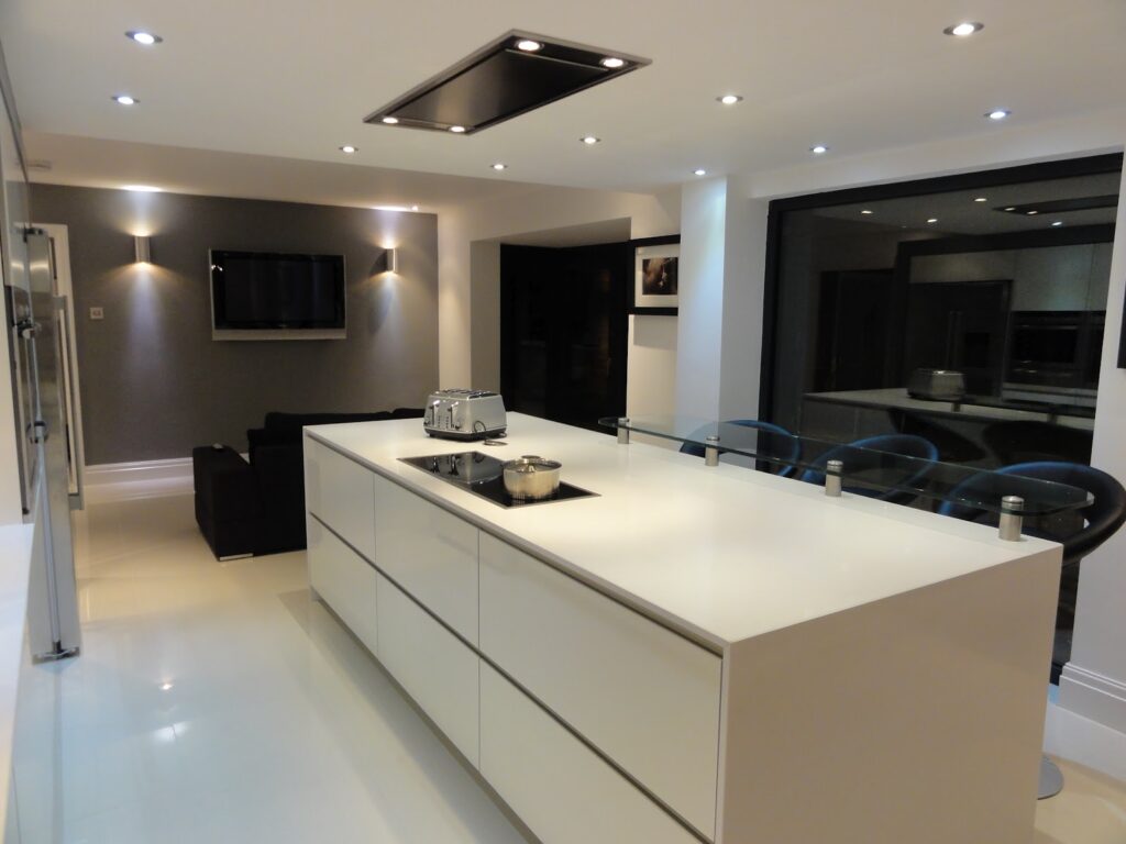 Mr & Mrs Woods - 2011 - Designer kitchen in White gloss
