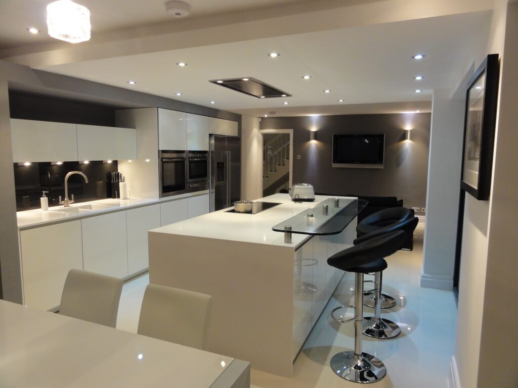 Mr & Mrs Woods - 2011 - Designer kitchen in White gloss